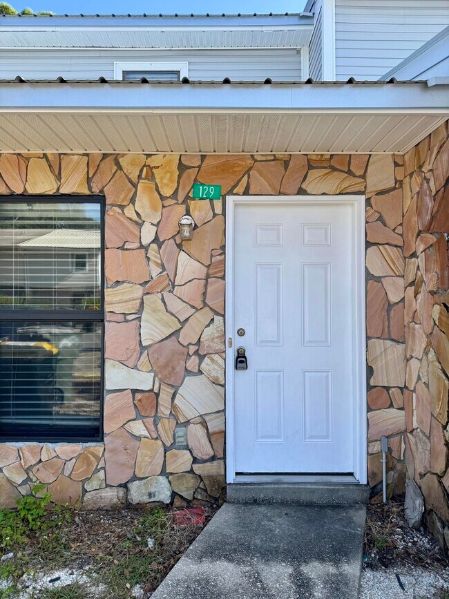 Foto del edificio - 129 SE Scottwood Dr