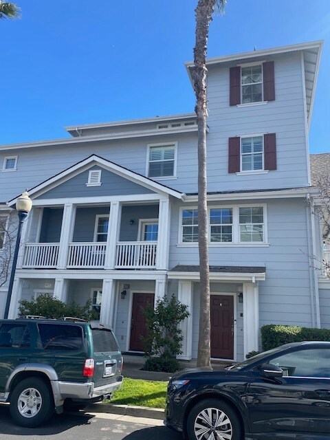 Building Photo - 1702 Northshore Dr