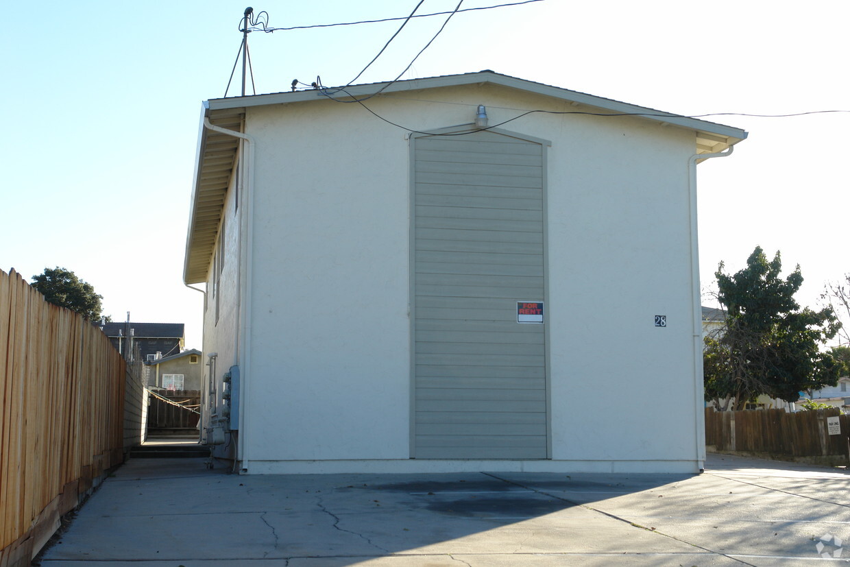 Building Photo - 28 N Pearl St