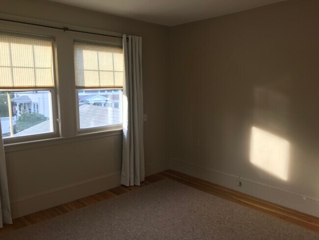 Foto del edificio - 52 Wyman Rd