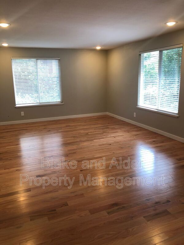 Foto del edificio - 2410 SE 9th Ct