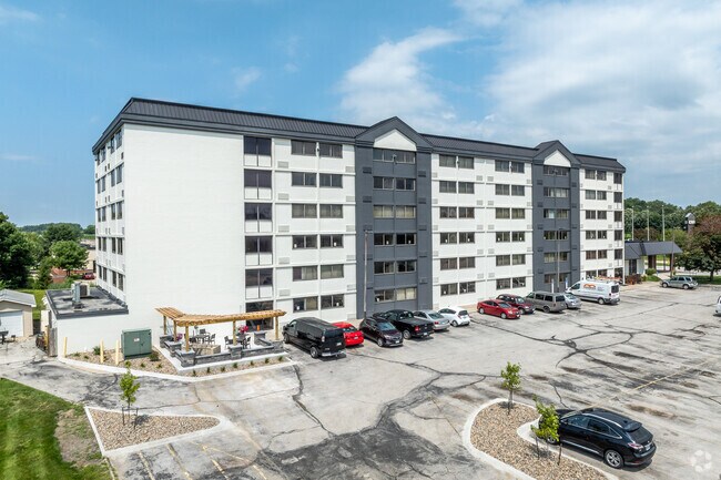 Foto del edificio - The McCoy at 8035 Apartments - Clive