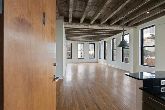 Building Photo - 90 Fairlie St NW