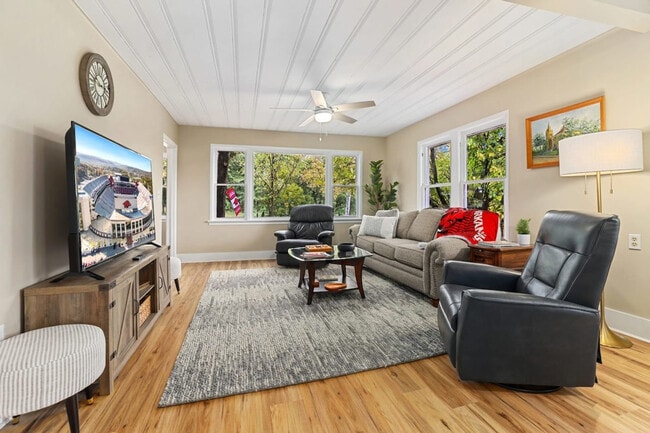 Building Photo - 820 Garland Ave