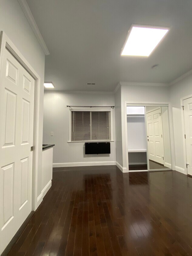 Primary Photo - 108 Laurel Ave