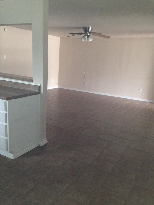 Building Photo - 2320 Granger Dr