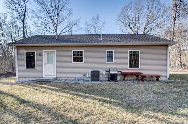 Building Photo - 15 Hillyndale Road