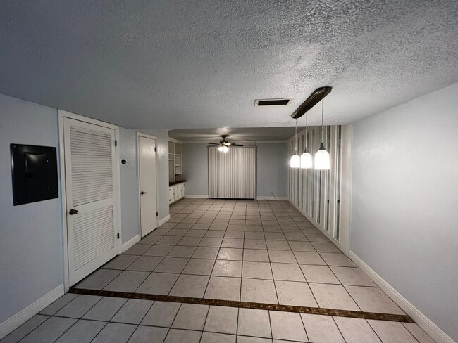 Building Photo - 111 Springwood Cir