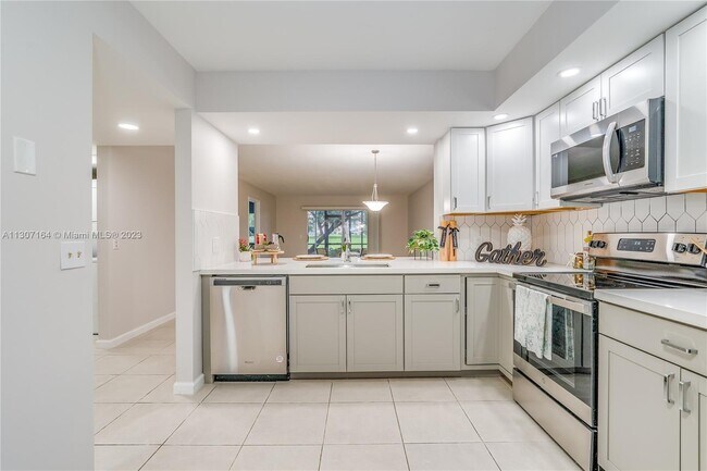Foto del edificio - 1101 SW 128th Terrace
