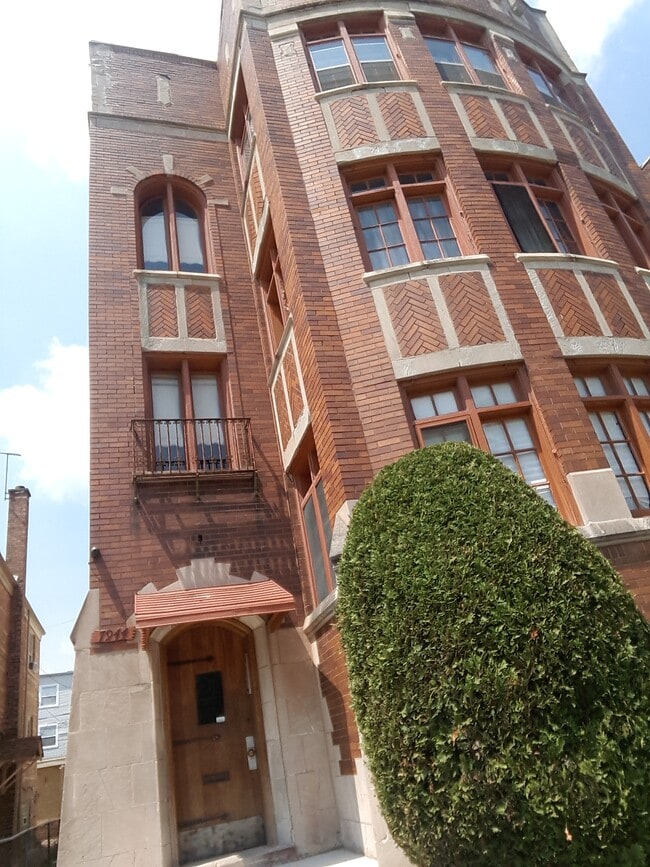 Building Photo - 7944 S Wolcott Ave