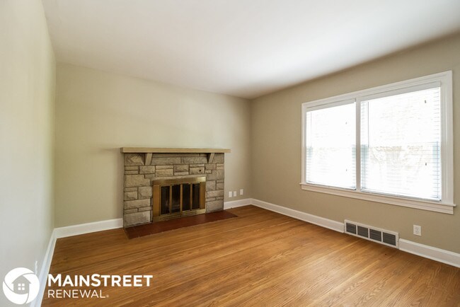 Foto del edificio - 4620 Hillside Dr