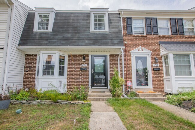 Building Photo - Gorgeous 3 BR/2.5 BA Townhome in Crofton!