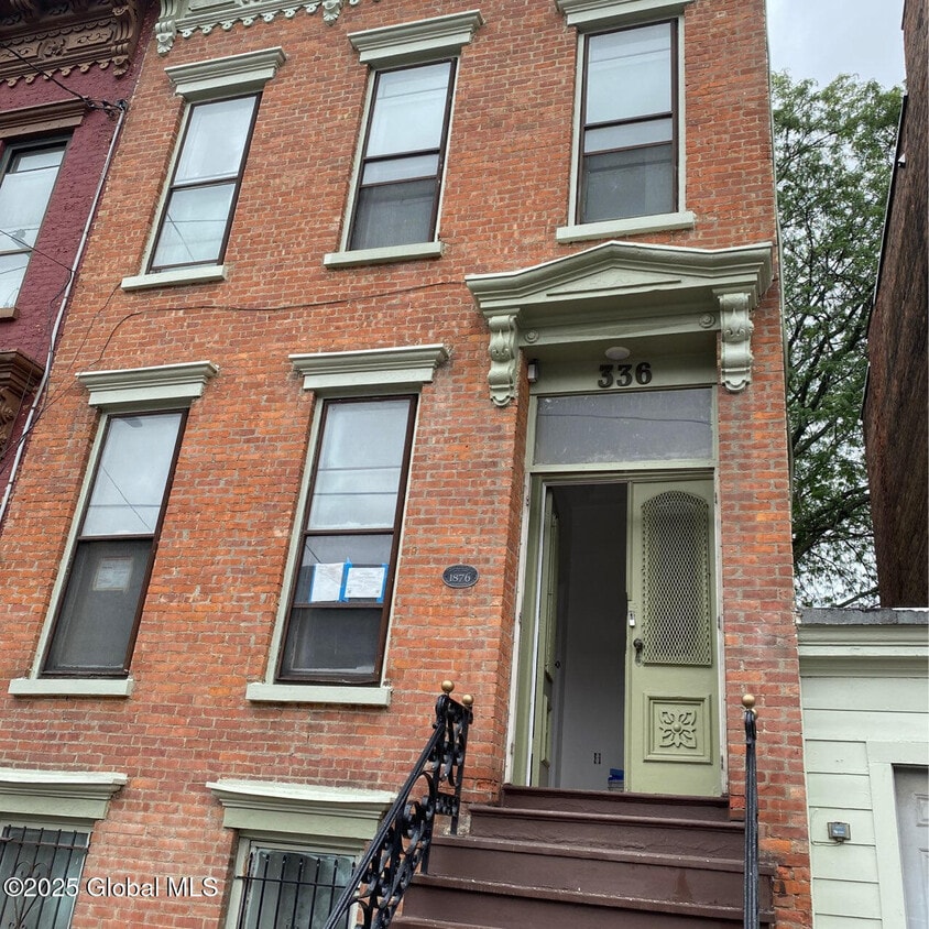 Primary Photo - 336 Clinton Ave