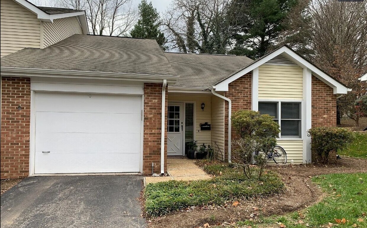 Foto principal - Newly Remodeled Town Home Close To Downtow...