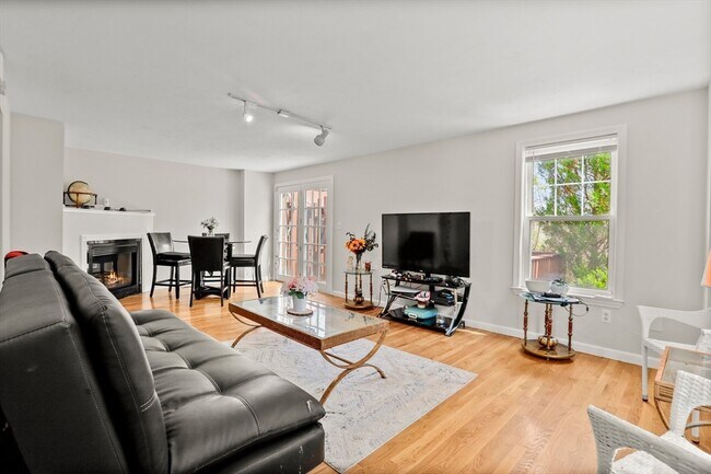 Building Photo - 12 Palfrey St