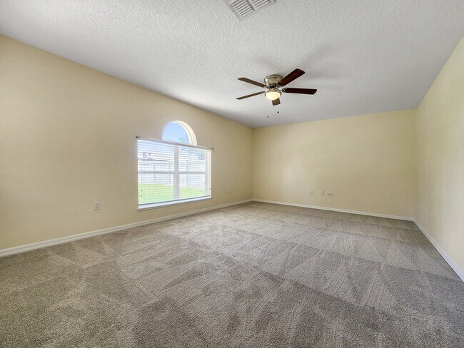 Building Photo - 4/2 For RENT!