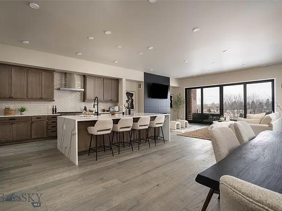 Foto del edificio - 235 Bridger Vale Dr