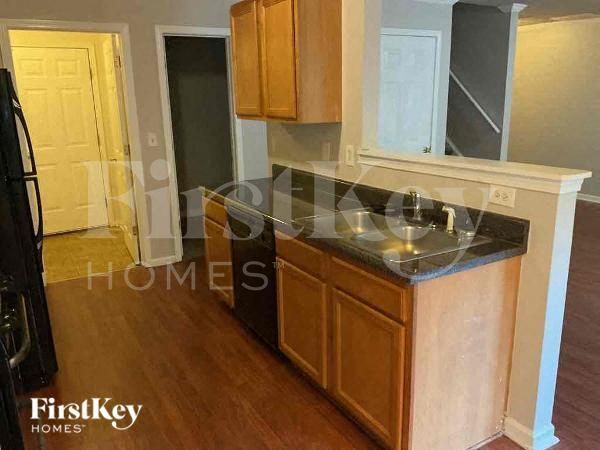 Foto del edificio - 736 Shadow Lake Dr