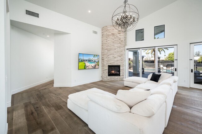 Building Photo - Stunning Luxury Home in Paradise Valley!