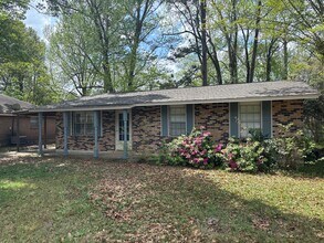 Building Photo - 6411 Pinebrook Dr