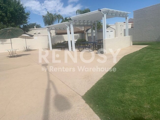 Building Photo - 9064 N 68th Ln