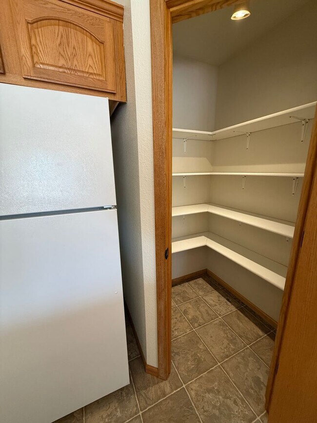 Foto del edificio - Large 3-Bedroom Condo for Rent!