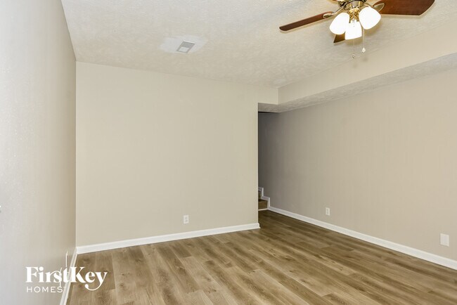 Building Photo - 2015 Penmar Dr
