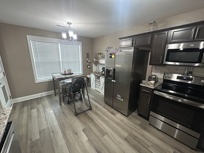 Building Photo - 513 Burgess CT