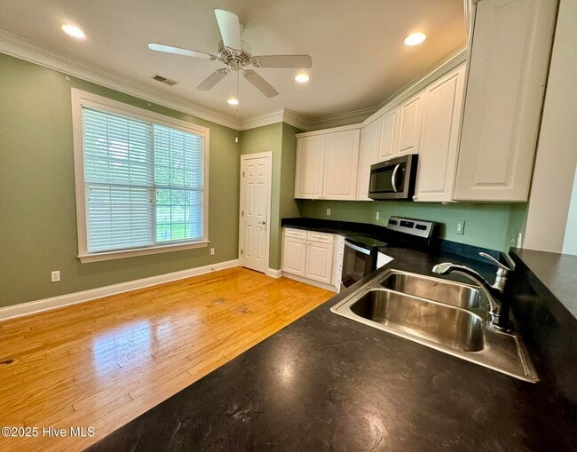Building Photo - 1105 Wyland Ct