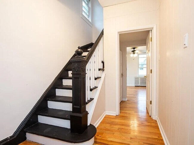 Building Photo - 733 Hudson Ave