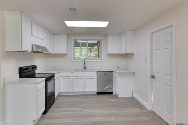 Foto del edificio - 3744 Conrad Dr