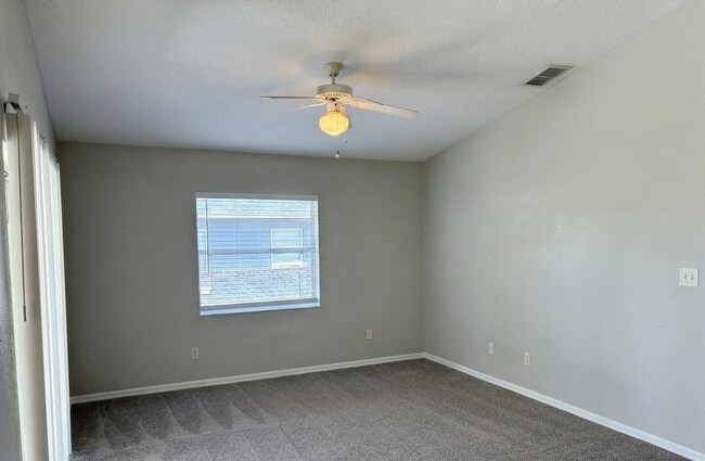 Building Photo - 116 W 19th St