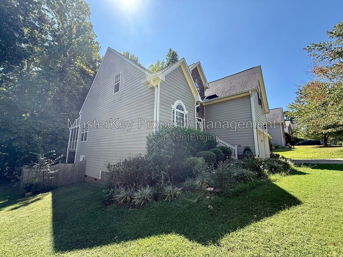 Building Photo - 225 Carolina Town Ln