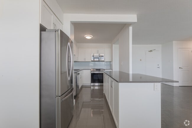 2BR, 1BA - 837SF - Kitchen - 1970 Fowler Dr