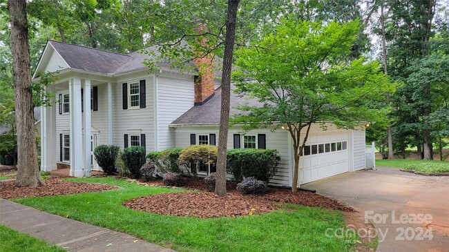 Building Photo - 9424 Whitethorn Dr