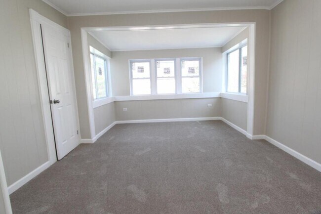 Building Photo - 123 Fiske St