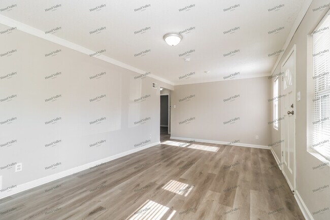 Foto del edificio - 235 Emerling Dr