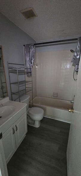 Foto del edificio - 304 Camillia Ln