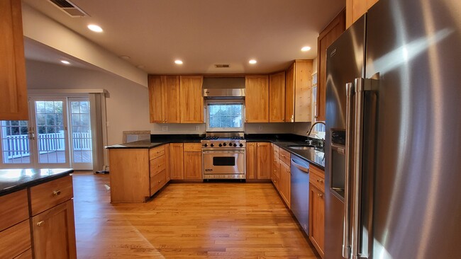 Foto del edificio - 5604 Madison St