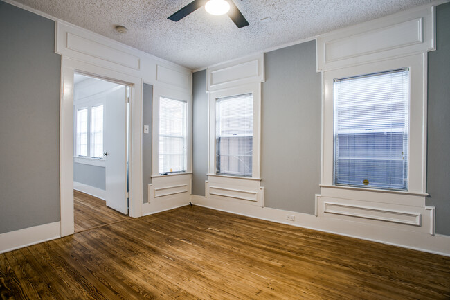 Building Photo - 5927 Belmont Ave