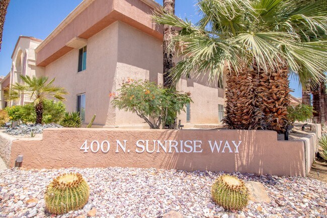 Building Photo - Beautiful 2 Bed/2 Bath With Community Pool...