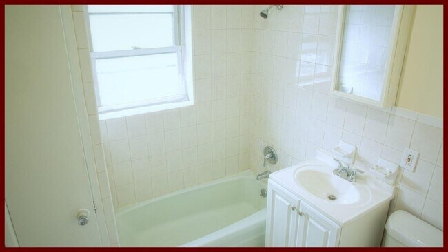 Building Photo - 113 Bowers St