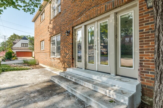 Building Photo - 4152 Normandy Ave