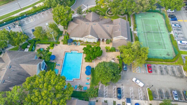 Foto del edificio - 13016 Plantation Park Cir