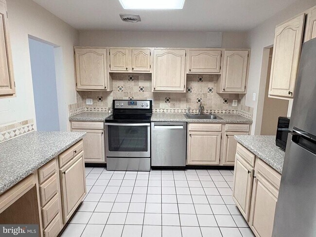 Foto del edificio - 5817 Edson Ln