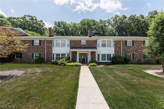 Building Photo - 7020 Carriage Hill Dr