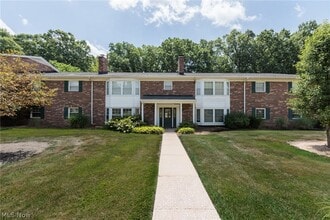 Building Photo - 7020 Carriage Hill Dr