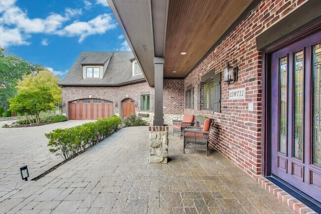 Foto del edificio - 23W711 Hobson Rd