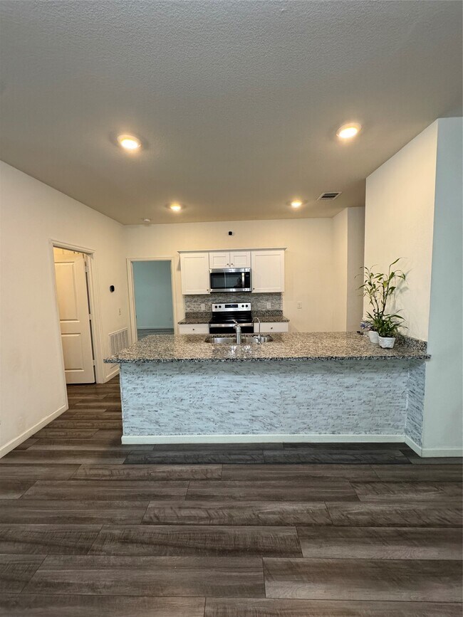Foto del edificio - 1061 Long Bay Ct