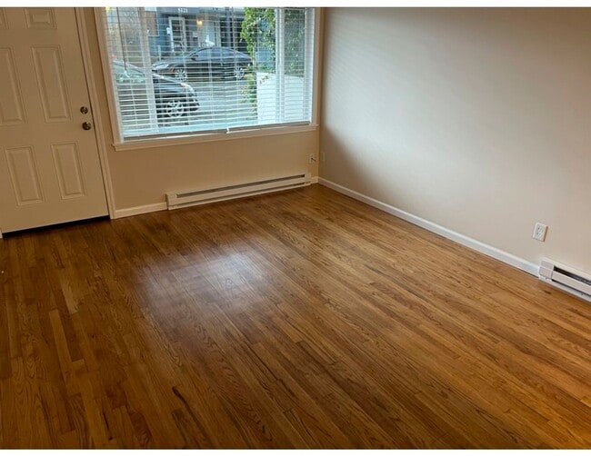 Building Photo - Fully Updated 1 Bed/1 Bath! Great Ballard ...